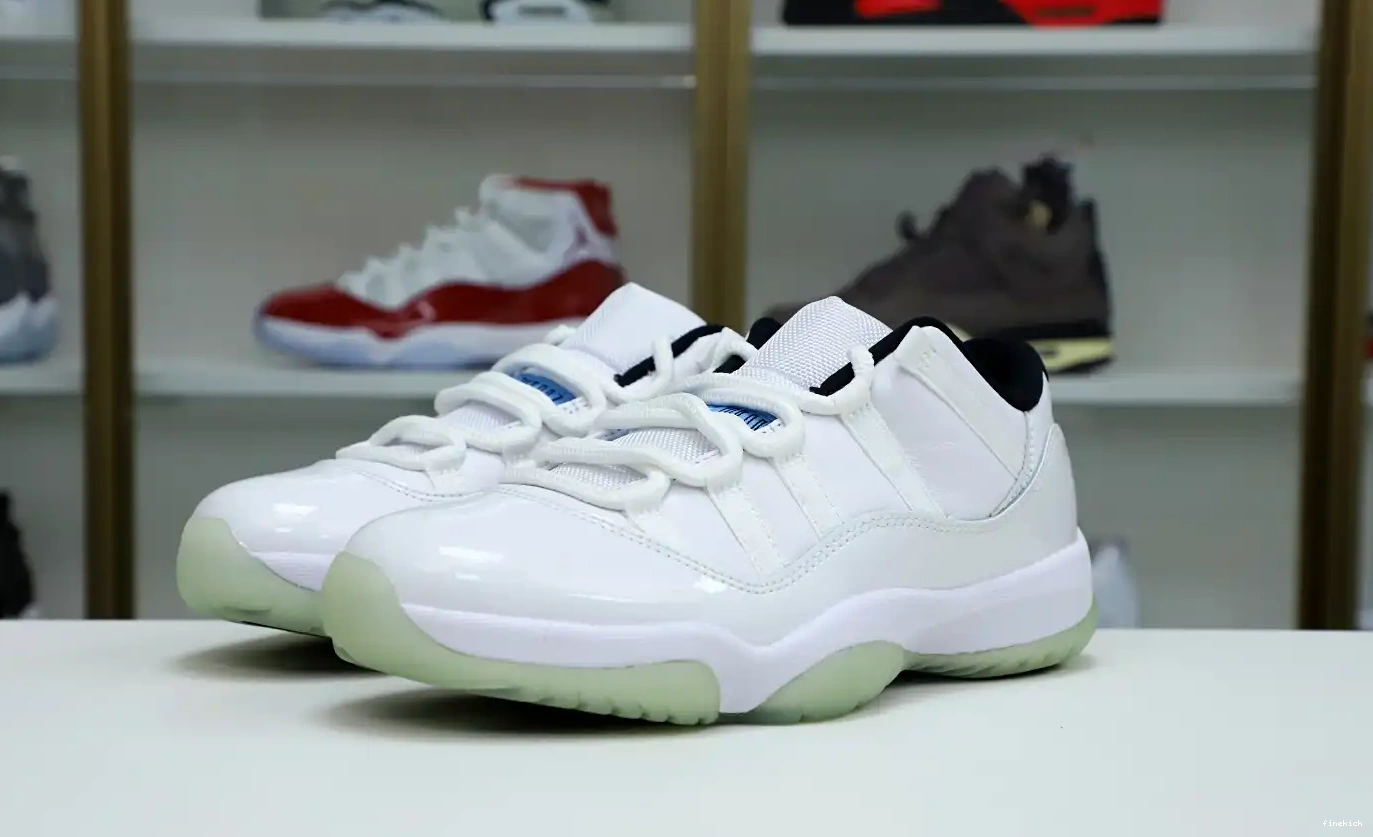 11 LOW JORDAN LEGEND RETRO AIR BLUE 0421